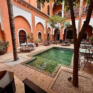 Riad Amina ****